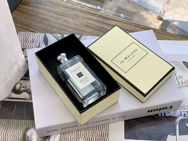 原单品质 Jo Malone伯爵茶与小黄瓜香水100Ml 前调：苹果，香柠檬，茉莉，水果调 中调：黄瓜，当归，印蒿 后调：香草，蜂蜡，雪松，麝香 难得的适合男士