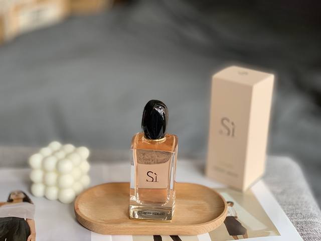 原单品质 Armani阿玛尼 Intense Si 挚爱玫瑰女士香水 100Ml， 香调：清新花香调 前调：黑醋栗叶 中调：小苍兰、玫瑰 基调：香草、广藿香、龙