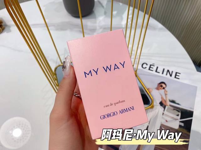 原单品质 阿玛尼my Way 香水 习惯被常态化的生活所束缚，越来越能感受到突破自我的难得。 相比于被琐事缠绕，反而目光向外，用一场旅行来唤醒自己内心的沉寂更来