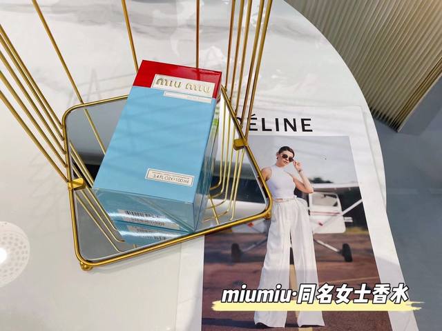 原单品质 Miumiu同名女士香氛 法国缪缪同名首款女士香氛 前调：铃兰 香柠檬 柠檬 中调：茉莉 玫瑰 绿叶 后调：亚基戛纳木 麝香 桃子 香调：浪漫花果香调