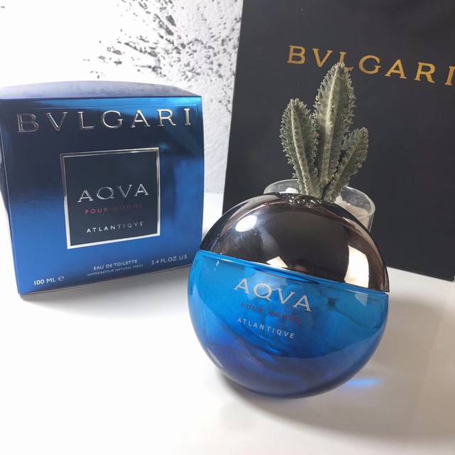 原单品质 Bvlgari宝格丽aqua水能量atlantiqve大西洋海马滨蓝男士香水100Ml 香调: 水生木质香调 前调: 卡拉布里亚香柠檬、西西里柠檬，水