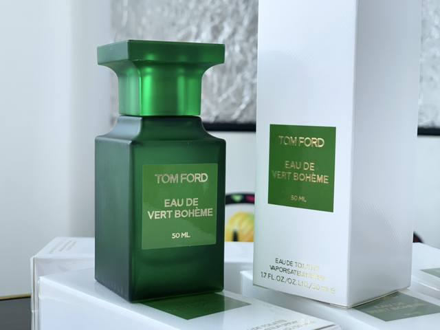 原单品质 汤姆福特tf Vert Boheme中性淡香水绿意时光磨砂瓶50Mltf Eau De Vert Boheme是一款花香型绿色调的女用香水。2021年