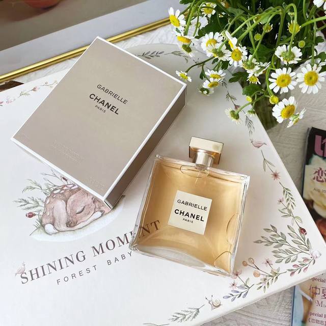 原单品质 Chanel香奈儿 嘉伯丽尔女士香水gabrielle 100Ml ， 香调：花香调为主，是由依兰依兰、茉莉花、橙花和晚香玉结合而成。最高版本chan