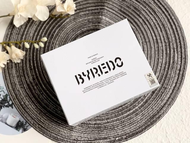 原单品质 Byredo 白瑞德无人区玫瑰 又称 荒漠玫瑰 100Ml 先被颜值吸引，其次被味道俘获。这款火了之后，市面上假货太多 但我们这里只卖正品！其实很好区