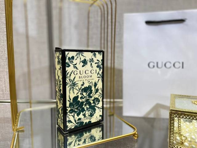 原单品质 绿繁花100Ml始于颜值，忠于味道 查了香评 Gucci Bloom Gocce D F Or全新女士淡香氛，如果你想要清淡雅致一些，那么这款是你的首