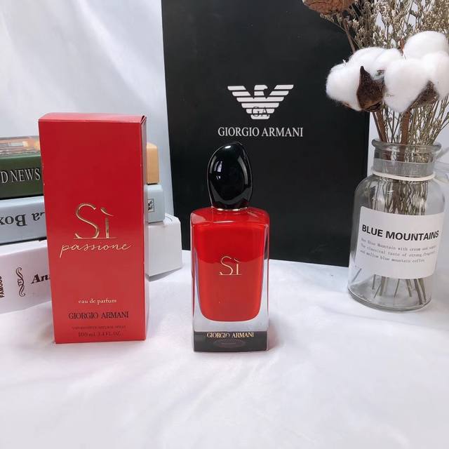 阿玛尼armani Si Passione红色挚爱限量香水 18年新香edp浓香水100Ml ，前调：粉红胡椒、梨、黑醋栗中调：玫瑰、茉莉、天莽菜基调：香草、雪