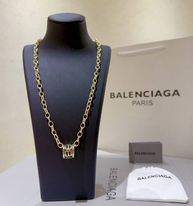 原单货新品 巴黎世家项链 Balenciaga 新款项链专柜一致 细节做工精细 每个细节流程到位 设计工艺精细 火爆款出货 设计独特 复古风格 巴黎世家项链