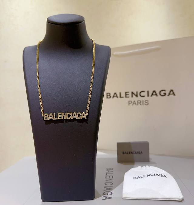 原单货新品 巴黎世家项链 Balenciaga 新款项链专柜一致 细节做工精细 每个细节流程到位 设计工艺精细 火爆款出货 设计独特 复古风格 巴黎世家项链