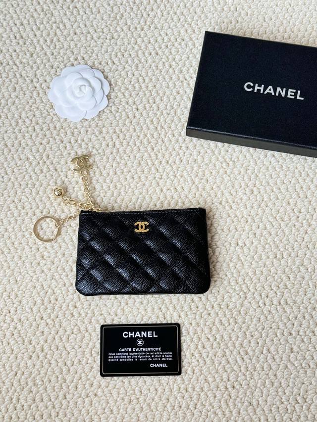 Chanel 牛皮吊坠零钱包 款号：A50168 经典小号随身包，手机支付时代最实用的包包之一，卡片零钱钥匙口红一包搞定，可爱实用有内涵，Nice 卡包钥匙包零