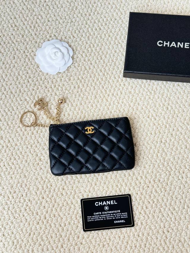 Chanel 羊皮吊坠零钱包 款号：A50168 经典小号随身包，手机支付时代最实用的包包之一，卡片零钱钥匙口红一包搞定，可爱实用有内涵，Nice 卡包钥匙包零