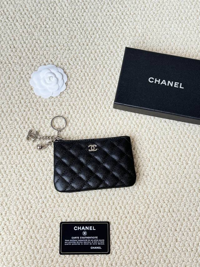 Chanel 牛皮吊坠零钱包 款号：A50168 经典小号随身包，手机支付时代最实用的包包之一，卡片零钱钥匙口红一包搞定，可爱实用有内涵，Nice 卡包钥匙包零