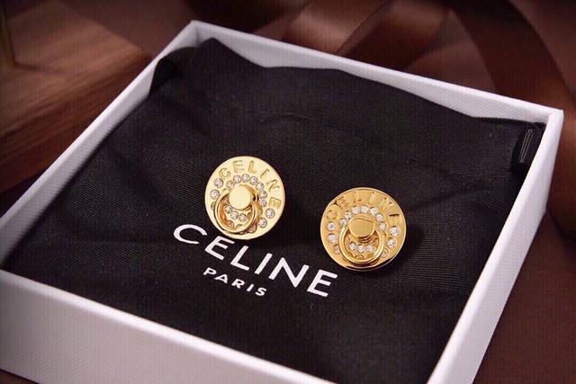 Celine 新款耳钉 与众不同的设计 个性十足 颠覆你对传统耳环的印象 使其魅力爆灯