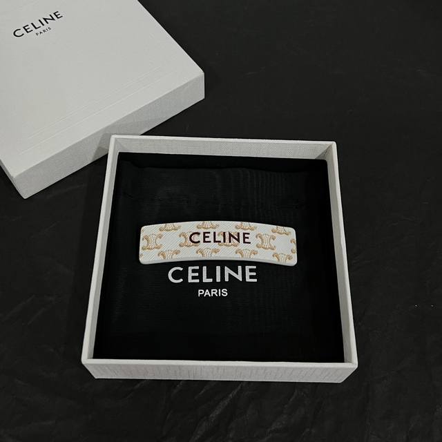 Celine 赛琳发夹 一直是简约时尚界的标杆大胆的设计 百看不厌搭配起来更fashion