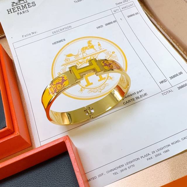 Hermes 爱马仕手镯 V金原版定制 爱马仕手环 珐琅工艺太考验师傅的手艺了 要确保色泽手工制作好 V金高端定制 女神 都爱爱马仕火爆手镯 超精赞 各路女神