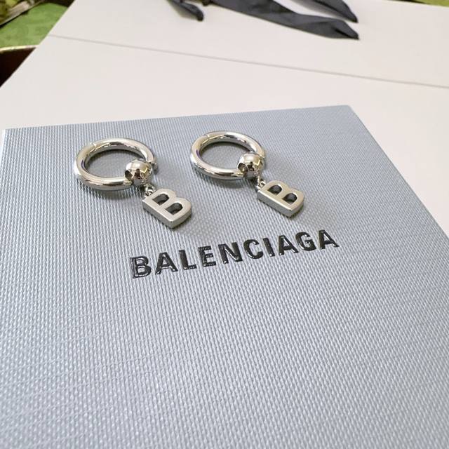 Balenciaga 巴黎世家耳钉 王炸系列 专柜同步 更新 简约圈口叠加造型耳环 经典造型搭配 设计感十足 搭配衣服绝绝子