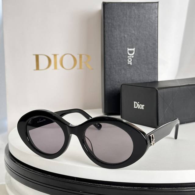 Dior 猫眼款 Luckdior R1I 尺寸：51-20-