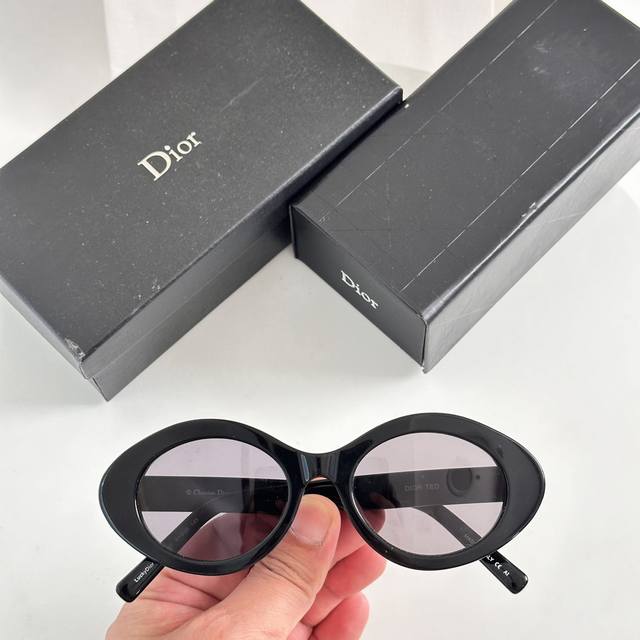 Dior 猫眼款 Luckdior R1I 尺寸：51-20-