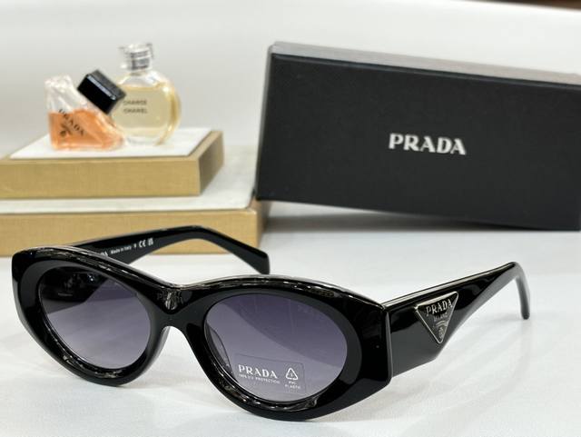 Prada 太阳镜 Mod:Spr20Z Size：53口20-140