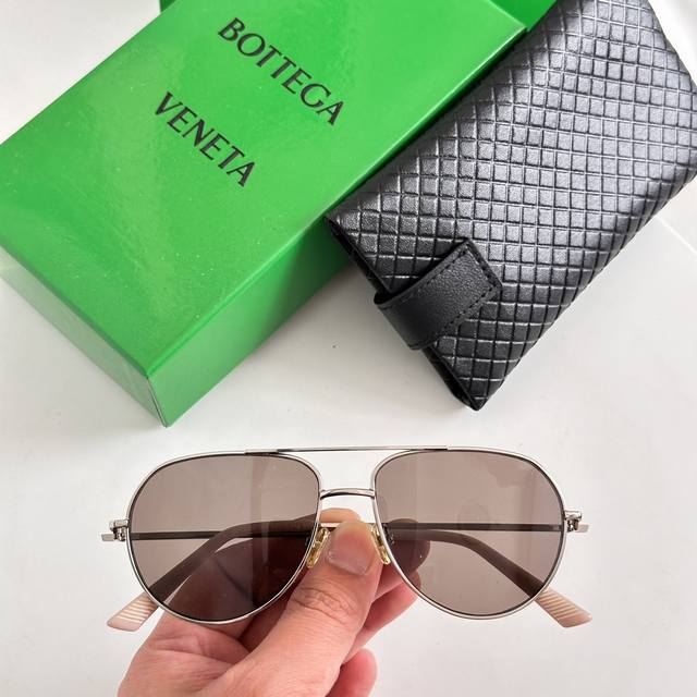 Bottega Veneta Model：Bv1302S Size：62口15-145