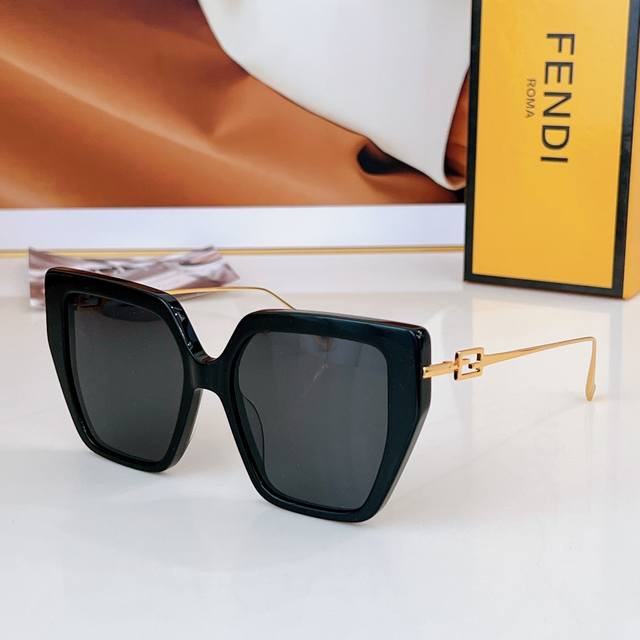 Fend* Mod：Fe40012U Size：52-18-