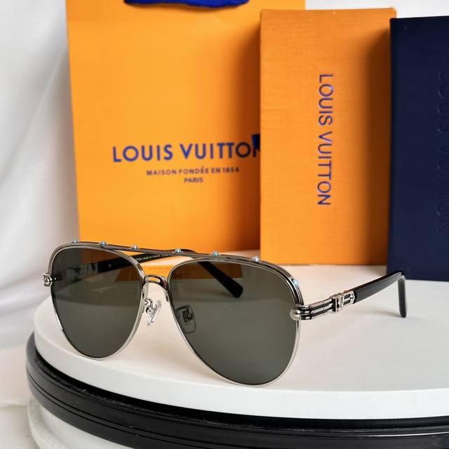 Louis Vuitto*Model：Z2018U Size：61口14-145