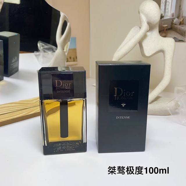 一比一 8381 迪奥桀骜极度edp男士浓香水24款125Ml！大胆无畏的优雅格调别出心裁的芳昋创作，兼具清新感与木香调，如水般清逸，释放瞬息便引人心阳刚硬朗的