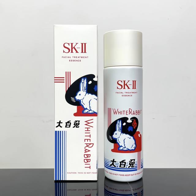 普通版 Sk大白兔神仙水230Ml！经典遇上经典，白兔限定版神仙水瓶身细致还原了大白兔的图案~磨砂外壳摸起来高级有质感，可可爱爱的瓶子光摆在化妆桌上都赏心悦目啦