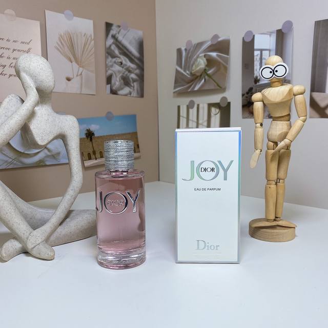 Dior迪奥joy悦之欢edp浓香水90Ml， 一款花香型木质麝香调的女用香水。 前调是香柠檬和橘子; 中调是格拉斯玫瑰 蔷薇 和茉莉; 基调是檀木, 雪松,