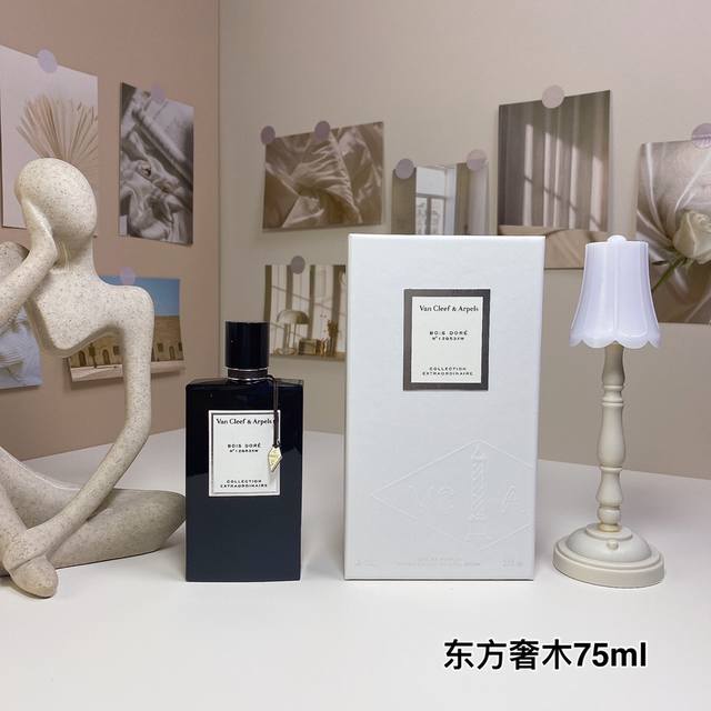 东方奢木75Ml 梵克雅宝非凡珍藏系列 Van Cleef & Arpels Bois Doré, 2017 品牌：梵克雅宝 调香师：Fabrice Pelle