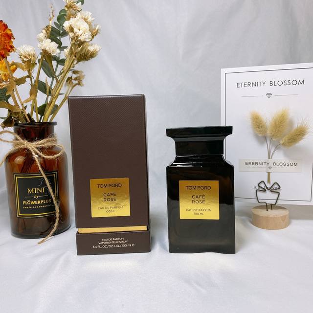 Tomford 汤姆福特咖啡玫瑰cafe Rose中性香水ed Ml 前味 藏红花、黑胡椒、五月玫瑰 中味 土耳其玫瑰、保加利亚玫瑰、咖啡 后味 焚香、琥珀、檀