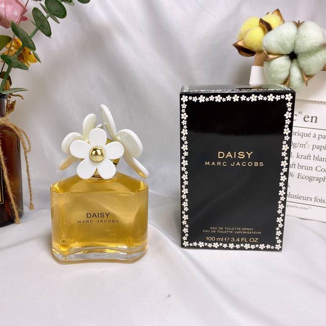 Marc Jacobs马克莫杰daisy黄色小雏菊女士淡香水100Ml持久清新花果香调 前调：紫罗兰叶葡萄柚草莓 中调：栀子花紫罗兰茉莉 后调：麝香木质香香草