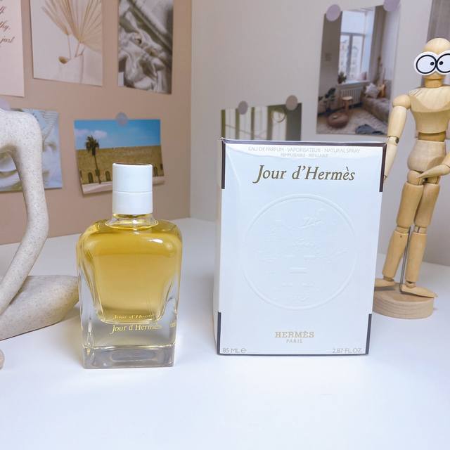 爱马仕的一天一日之光 爱马仕之光 85Ml Hermes Jour D'Hermes,2013 品牌：爱马仕 调香师：Jean-Claude Elle.. 属性