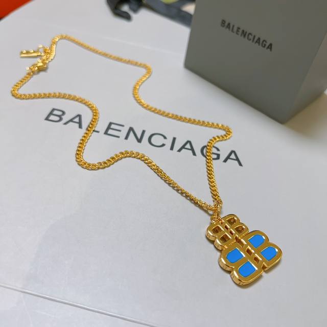 原单货新品 巴黎世家项链 Balenciaga 新款项链专柜一致 细节做工精细 每个细节流程到位 设计工艺精细 火爆款出货 设计独特 复古风格 巴黎世家项链