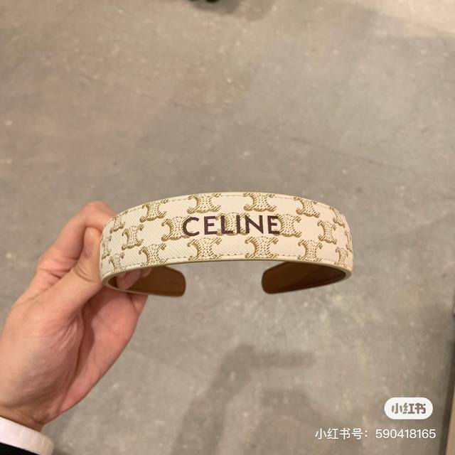 Celine 赛琳发捆 一直是简约时尚界的标杆大胆的设计 百看不厌搭配起来更fashion