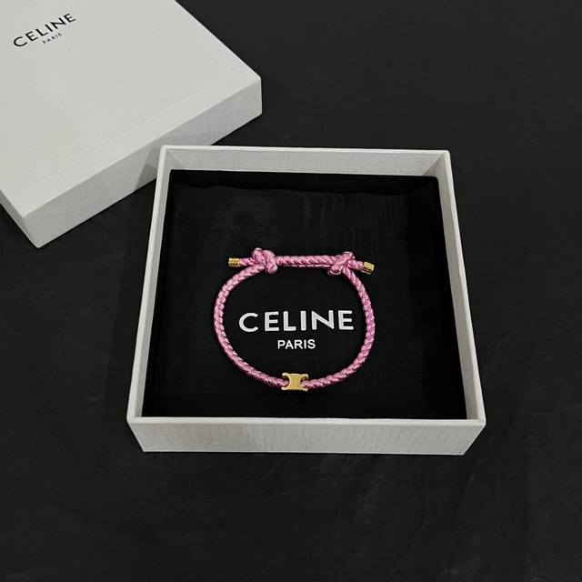 Celine 赛琳 手链 一直是简约时尚界的标杆大胆的设计 百看不厌搭配起来更fashion