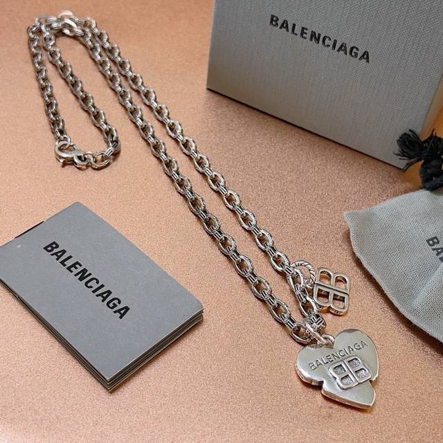 原单货新品 巴黎世家项链 Balenciaga 新款项链专柜一致 细节做工精细 每个细节流程到位 设计工艺精细 火爆款出货 设计独特 复古风格 巴黎世家项链