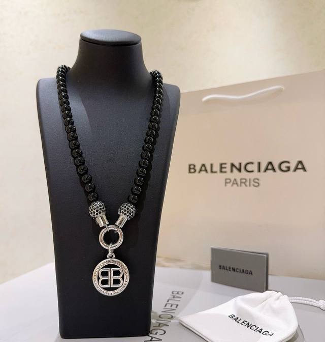 原单货新品 巴黎世家项链 Balenciaga 新款项链专柜一致 细节做工精细 每个细节流程到位 设计工艺精细 火爆款出货 设计独特 复古风格 巴黎世家项链