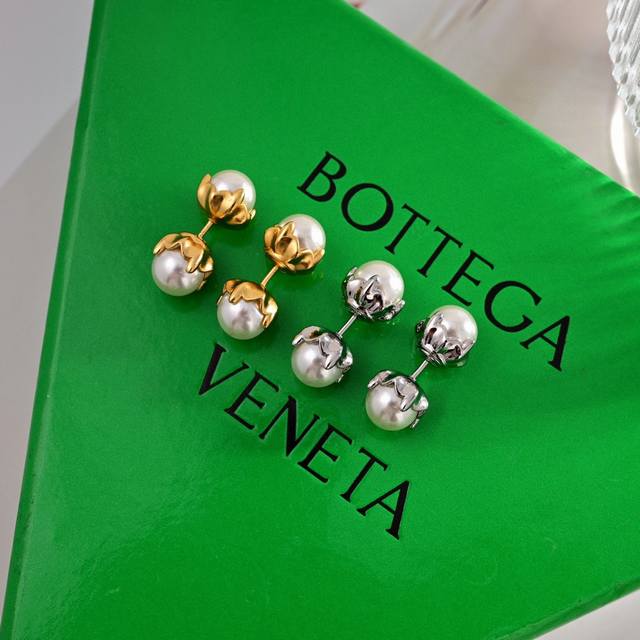 Bottega Venenta 新款bv耳环 与众不同的设计 个性十足 颠覆你对传统耳环的印象 使其魅力爆灯