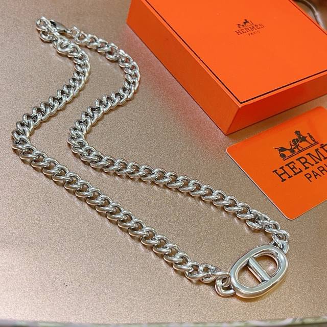 爱马仕项链 新品发布 Hermes 必备款猪鼻子系列首饰 高端定制.高端链条经典搭配 新品 简单时尚专柜一致 火爆款出货穿搭轻松驾驭 设计独特 值得入手的项链