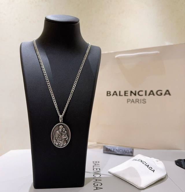 原单货新品 巴黎世家项链 Balenciaga 新款项链专柜一致 细节做工精细 每个细节流程到位 设计工艺精细 火爆款出货 设计独特 复古风格 巴黎世家项链