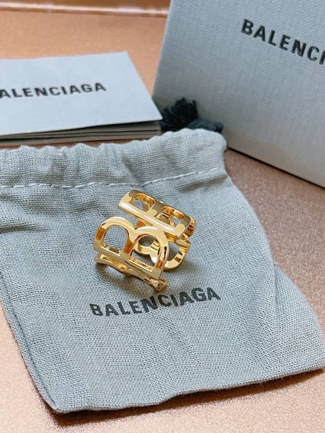 原单货新品 巴黎世家戒指 Balenciaga戒指专柜一致巴黎世家戒指火爆款出货 设计独特 前卫 超级闪亮的v金