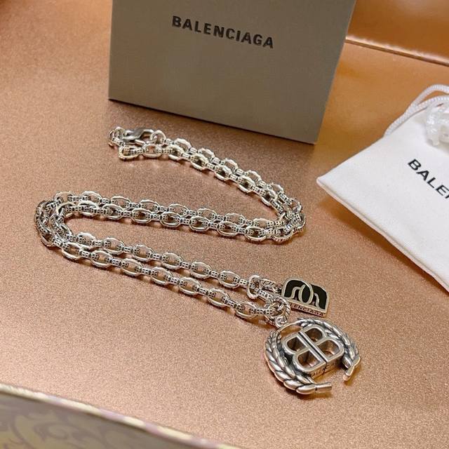 原单货新品 巴黎世家项链 Balenciaga 新款项链专柜一致 细节做工精细 每个细节流程到位 设计工艺精细 火爆款出货 设计独特 复古风格 巴黎世家项链