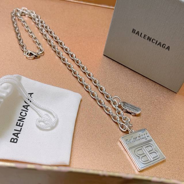 原单货新品 巴黎世家项链 Balenciaga 新款拉链设计项链专柜一致 细节做工精细 每个细节流程到位 设计工艺精细 火爆款出货 设计独特 复古风格 巴黎世家