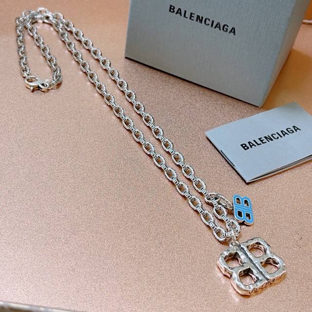 原单货新品 巴黎世家项链 Balenciaga 新款项链专柜一致 细节做工精细 每个细节流程到位 设计工艺精细 火爆款出货 设计独特 复古风格 巴黎世家项链