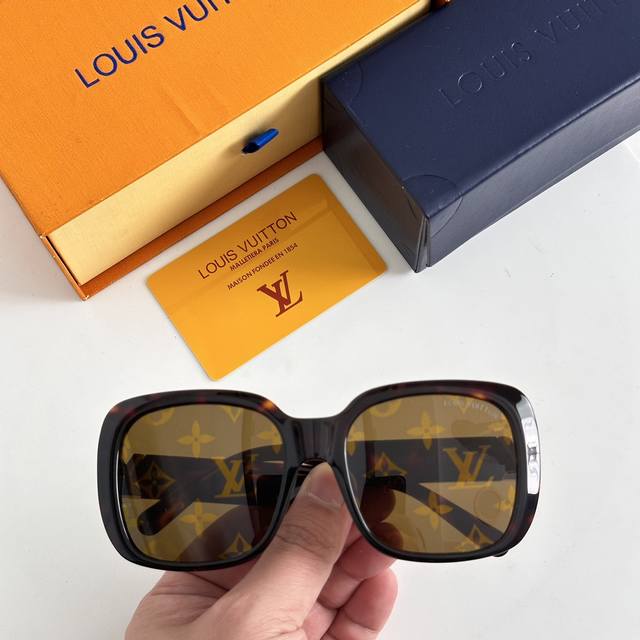 Louis Vuitto* Model：Z2133E Size：54口19-140