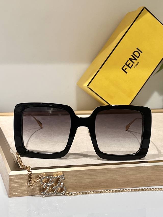 Fendi Model: Fe40015I Size:54口12-145 链条另配