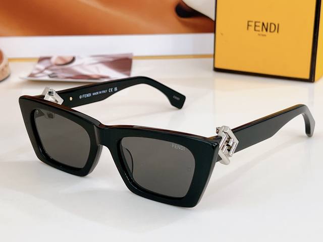 Fend* Model: Fd40219 Size: 53口21-140