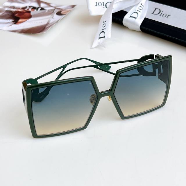 Dior 30Montaigne 尺寸58口15-135