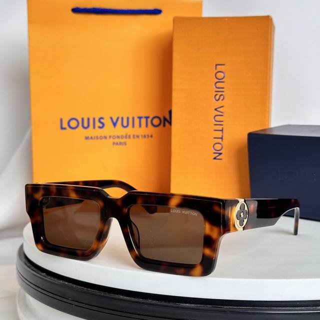 Louis Vuitto*Model：Z1444U Size：44口29-140