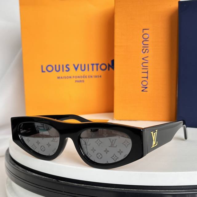 Louis Vuitto*Model：Z2123U Size：52口21-145